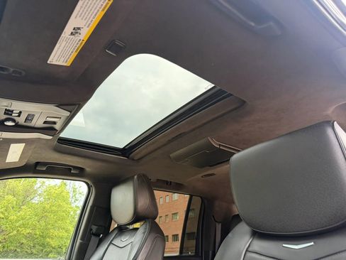Used 2016 Cadillac Escalade ESV Platinum AWD/4WD image 24