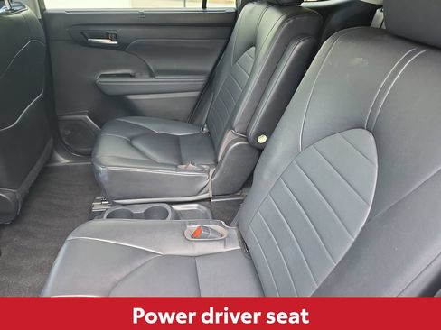 Used 2023 Toyota Highlander XLE AWD/4WD image 18