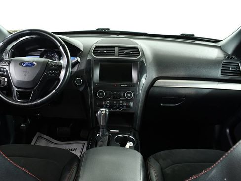Used 2019 Ford Explorer XLT w/ Equipment Group 202A AWD/4WD image 7