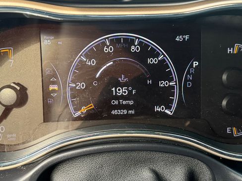 Used 2017 Jeep Grand Cherokee Limited image 9