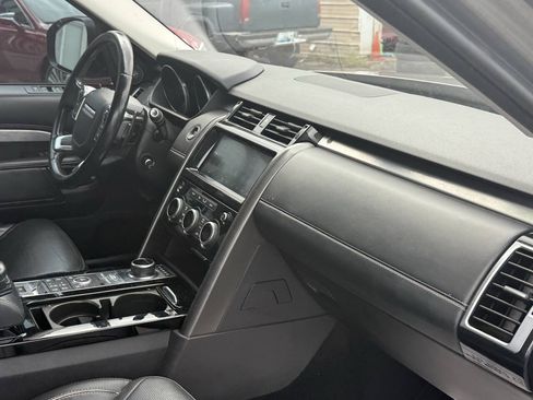 Used 2017 Land Rover Discovery First Edition AWD/4WD image 11