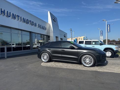 Used 2024 Porsche Cayenne Turbo GT image 3