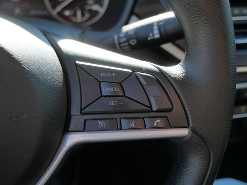 Used 2025 Nissan Altima 2.5 SV FWD image 28