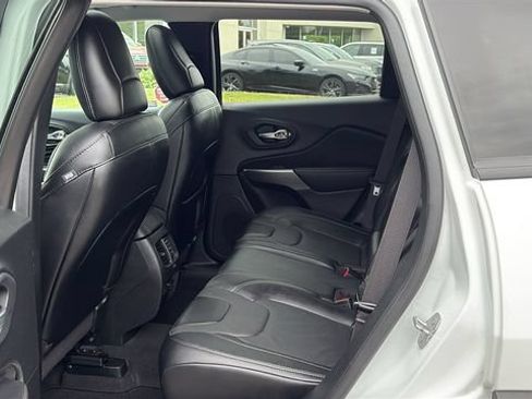 Used 2022 Jeep Cherokee Latitude Lux w/ Sun & Sound Group AWD/4WD image 23