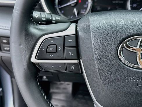 Used 2022 Toyota Highlander XLE FWD image 39