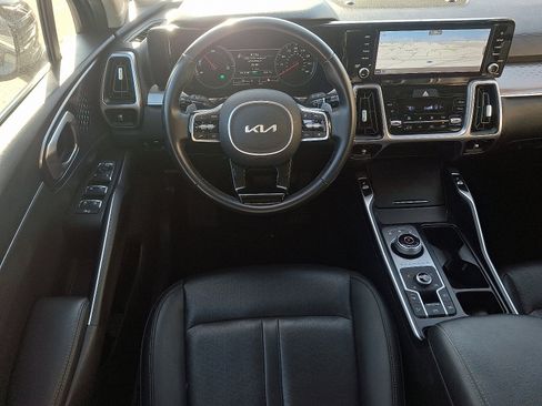 Certified 2022 Kia Sorento EX w/ Panoramic Sunroof Package image 11
