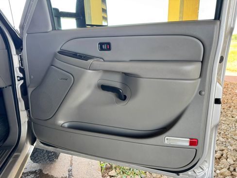 Used 2006 Chevrolet Silverado 2500 LT RWD image 26