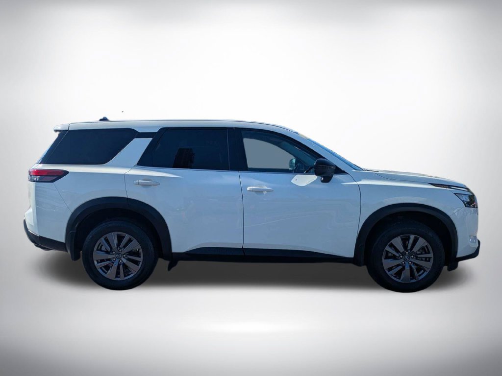 Used 2023 Nissan Pathfinder S FWD image 2