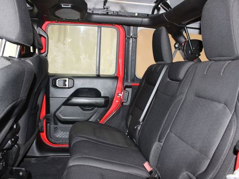 Used 2018 Jeep Wrangler Unlimited Sahara image 22