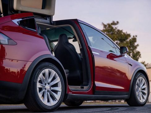 Used 2017 Tesla Model X 75D image 17