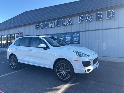 Used 2017 Porsche Cayenne image 1