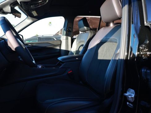 New 2025 Jeep Grand Cherokee Altitude image 13