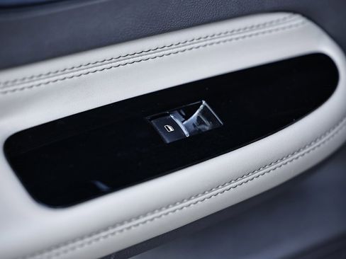 Used 2021 Lincoln Corsair FWD w/ Premium Package image 23