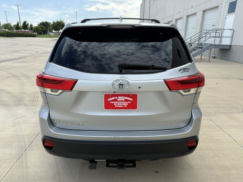 Used 2017 Toyota Highlander SE w/ Carpet Mat Package AWD/4WD image 9