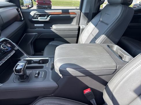 Used 2025 GMC Sierra 1500 Denali w/ Denali Reserve Package AWD/4WD image 19