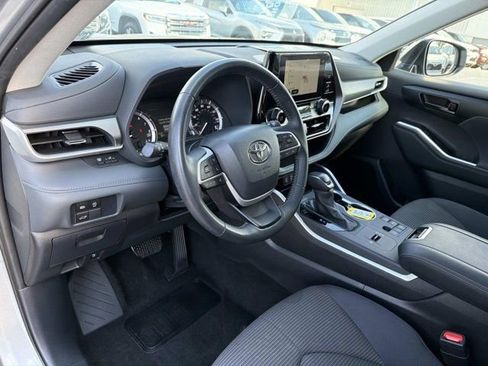 Certified 2025 Toyota Highlander LE FWD image 12
