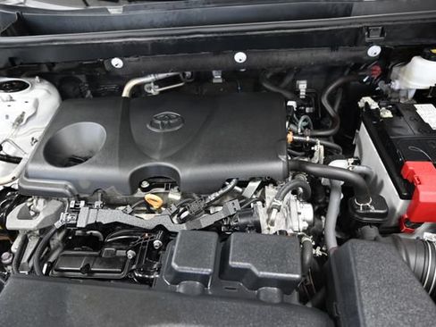 Used 2024 Toyota RAV4 XLE FWD image 29