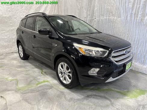 Used 2018 Ford Escape SE image 2