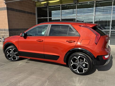 Used 2023 Kia Niro EX Touring image 5