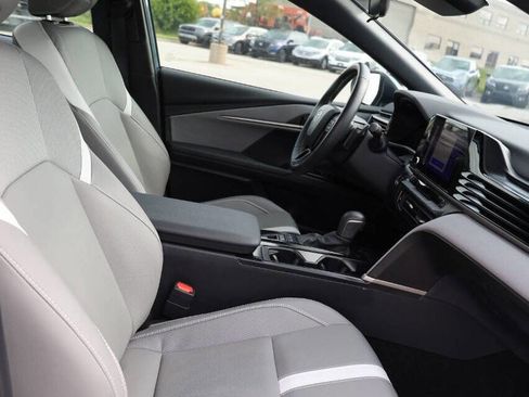 Used 2025 Toyota Camry SE FWD image 15