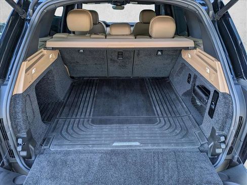 Certified 2025 Land Rover Range Rover SE AWD/4WD image 6