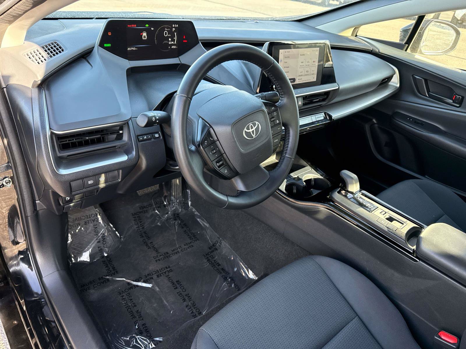 Used 2025 Toyota Prius LE FWD image 11