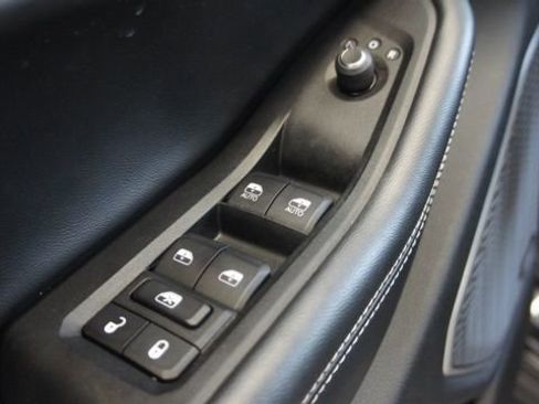 Used 2022 Jeep Grand Cherokee L Limited image 25