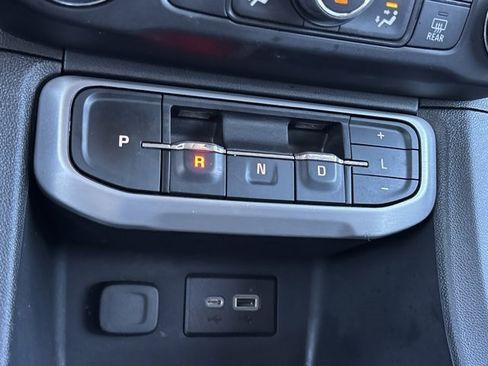 Used 2023 GMC Acadia SLE image 36