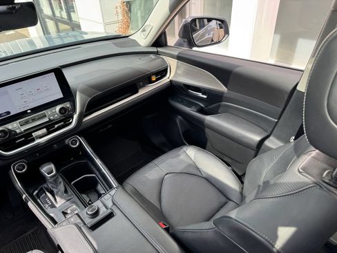 Used 2024 Toyota Grand Highlander AWD image 18