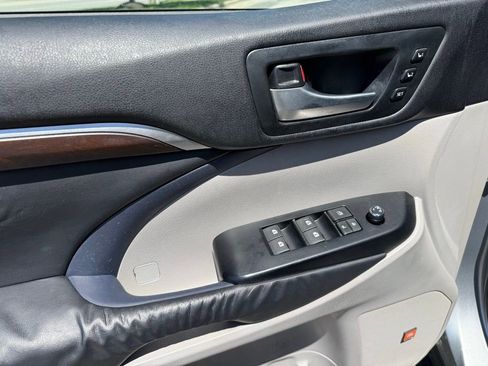 Used 2014 Toyota Highlander Limited FWD image 16