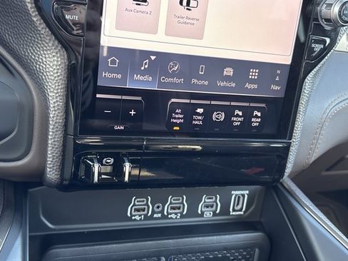 Used 2025 RAM 3500 Longhorn image 42