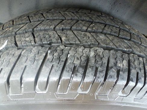 Used 2017 Ford Expedition Limited w/ Equipment Group 301A AWD/4WD image 16