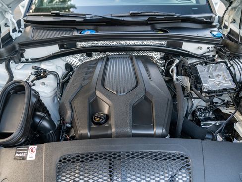 Certified 2026 Porsche Macan AWD/4WD image 29