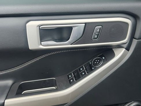 Used 2022 Ford Explorer XLT w/ Equipment Group 202A image 15