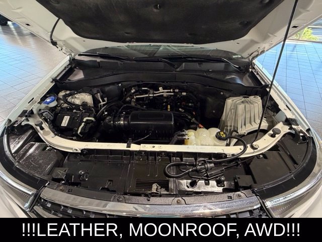 Used 2023 Ford Explorer XLT AWD/4WD image 14