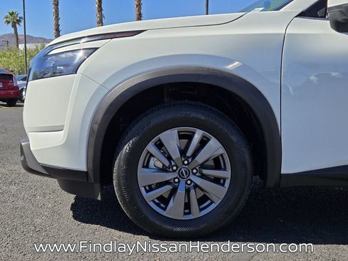 Used 2024 Nissan Pathfinder SV FWD image 9