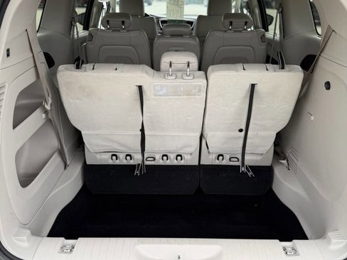 Used 2019 Chrysler Pacifica Touring-L FWD image 21