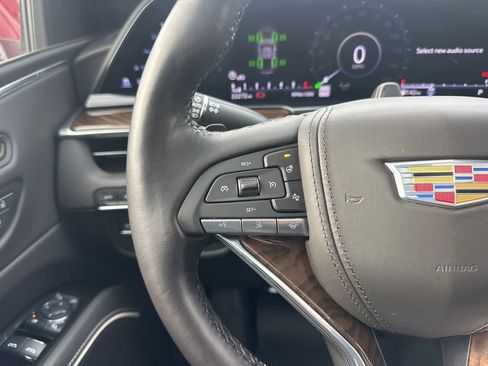 Used 2024 Cadillac Escalade ESV Premium Luxury Platinum image 18