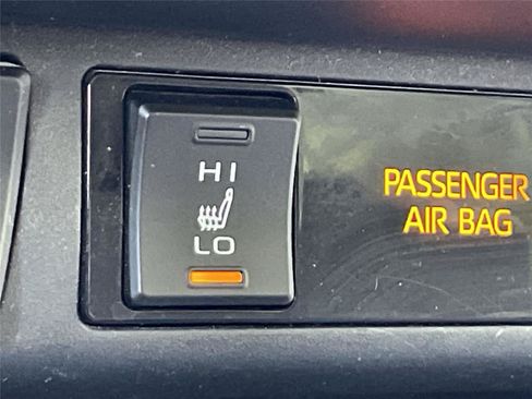Used 2019 Toyota RAV4 XLE w/ Convenience Package AWD/4WD image 18