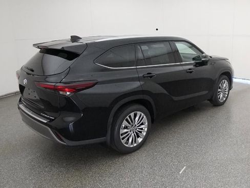 New 2026 Toyota Highlander Platinum image 9