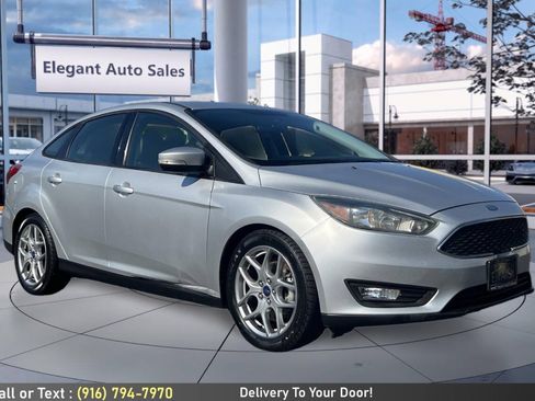 Used 2015 Ford Focus SE w/ Equipment Group 201A FWD image 3