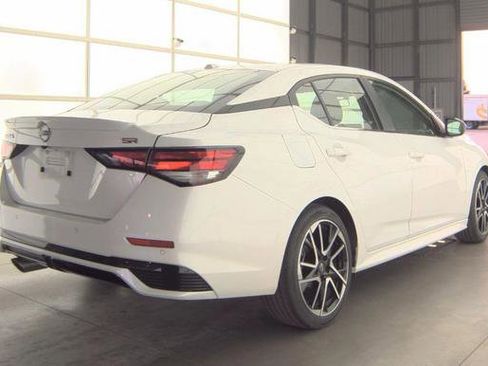 Used 2025 Nissan Sentra SR image 3