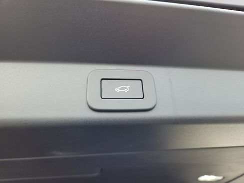 New 2026 Land Rover Range Rover Sport SE image 14