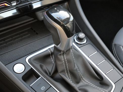 Certified 2025 Volkswagen Jetta SEL image 25