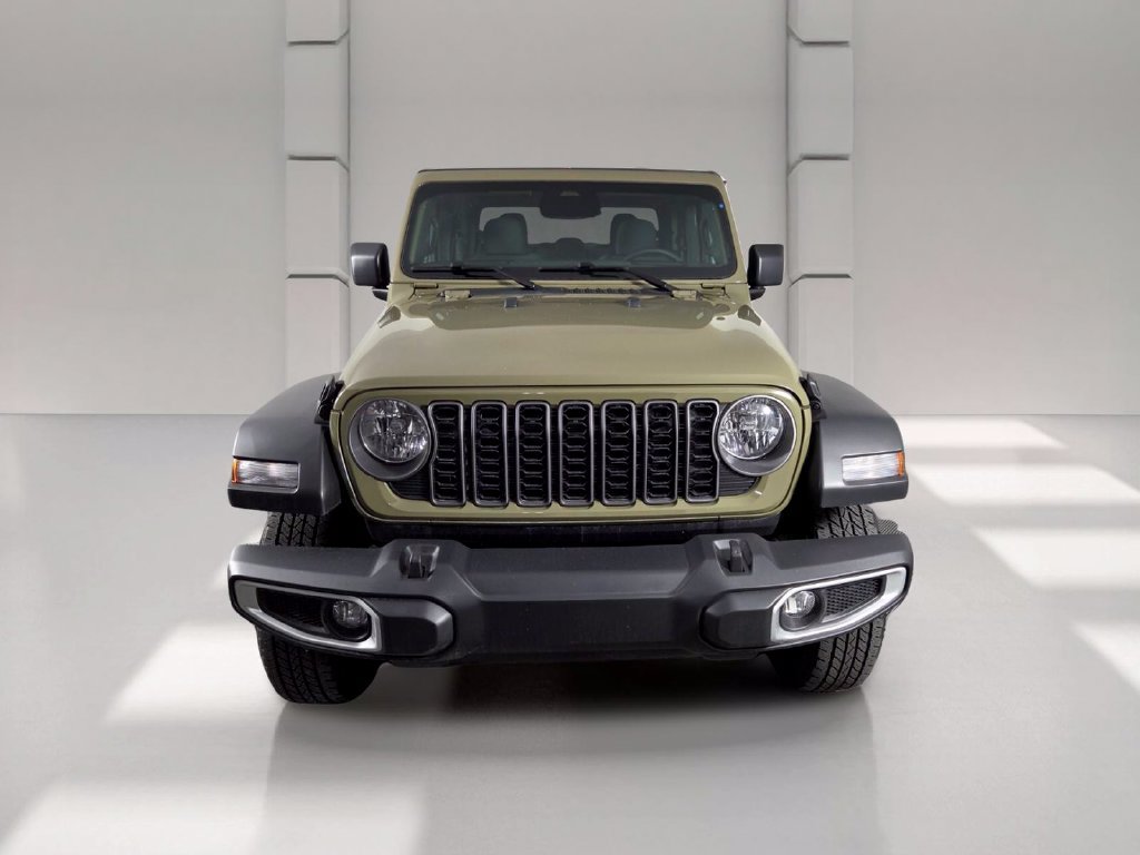 Used 2026 Jeep Gladiator Sport AWD/4WD image 3