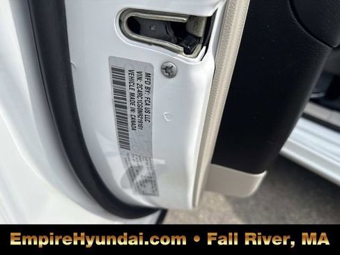 Used 2022 Chrysler Voyager LX FWD image 19
