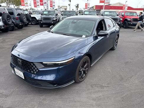 Used 2025 Honda Accord SE image 1