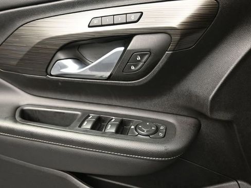 Used 2024 GMC Terrain SLT image 14