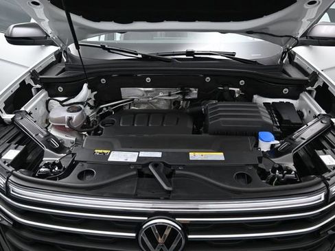 Used 2024 Volkswagen Atlas Peak Edition SE AWD/4WD image 38