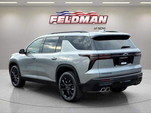 Used 2024 Chevrolet Traverse LT w/ Midnight/Sport Edition FWD image 3